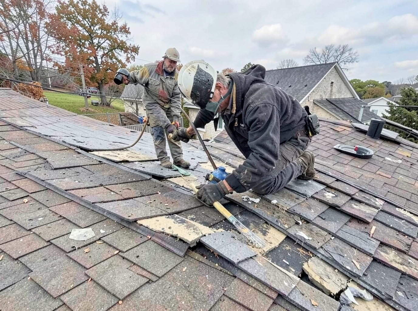 roofing contractor in Rossview, TN
